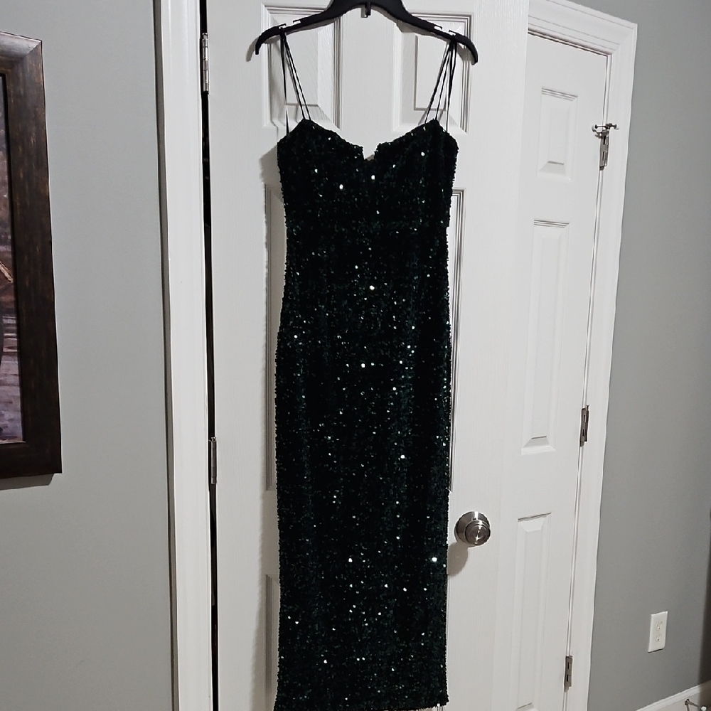 Elegant Emerald Green Sequin Evening Gown